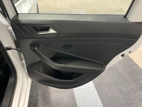 Certified 2023 Volkswagen Jetta SE w/ Panoramic Sunroof Package FWD image 5