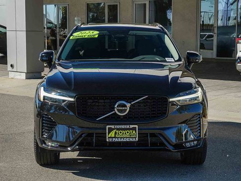 Used 2025 Volvo XC60 B5 Plus image 2