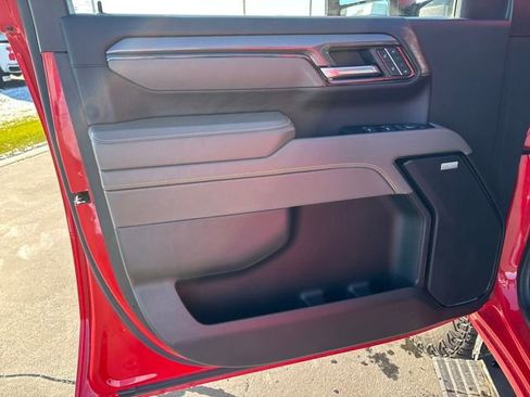 Used 2024 Chevrolet Silverado 2500 ZR2 w/ Technology Package image 10