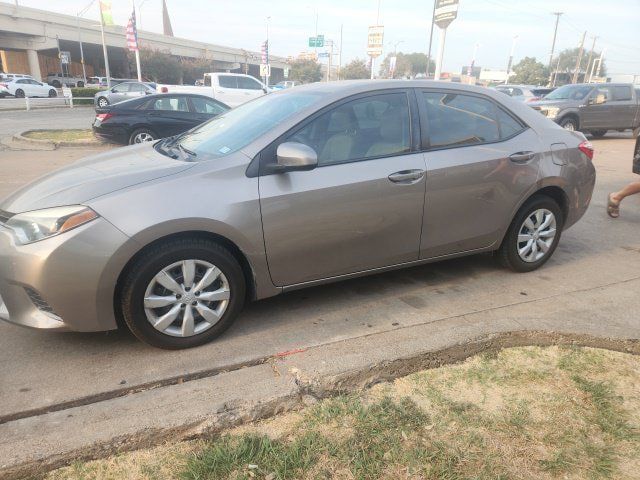 Used 2016 Toyota Corolla LE FWD image 6