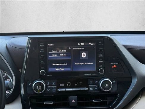 Used 2022 Toyota Highlander XLE FWD image 23