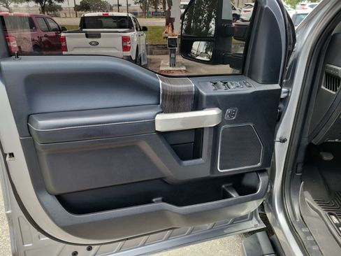 Used 2020 Ford F250 Lariat w/ Lariat Value Package AWD/4WD image 16