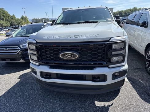 Used 2025 Ford F250 XLT w/ Black Appearance Package AWD/4WD image 5