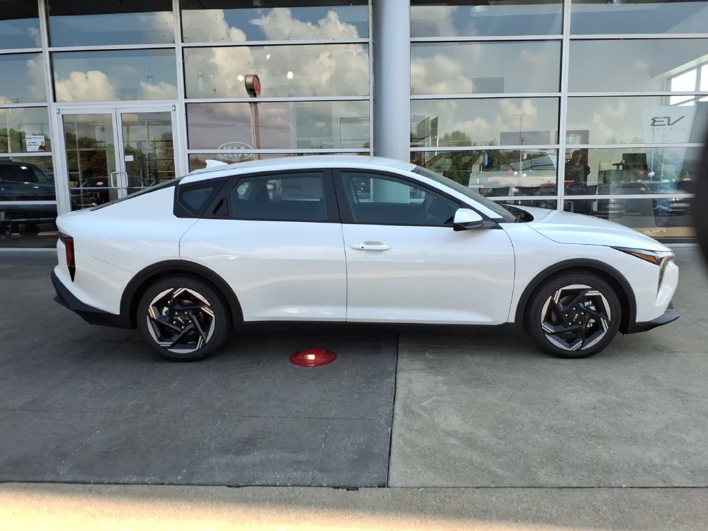 New 2026 Kia K4 GT-Line Turbo FWD image 3