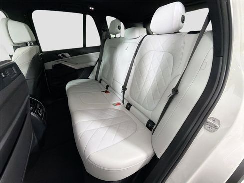 Certified 2023 BMW X5 xDrive40i w/ Luxury Seating Package AWD/4WD image 24