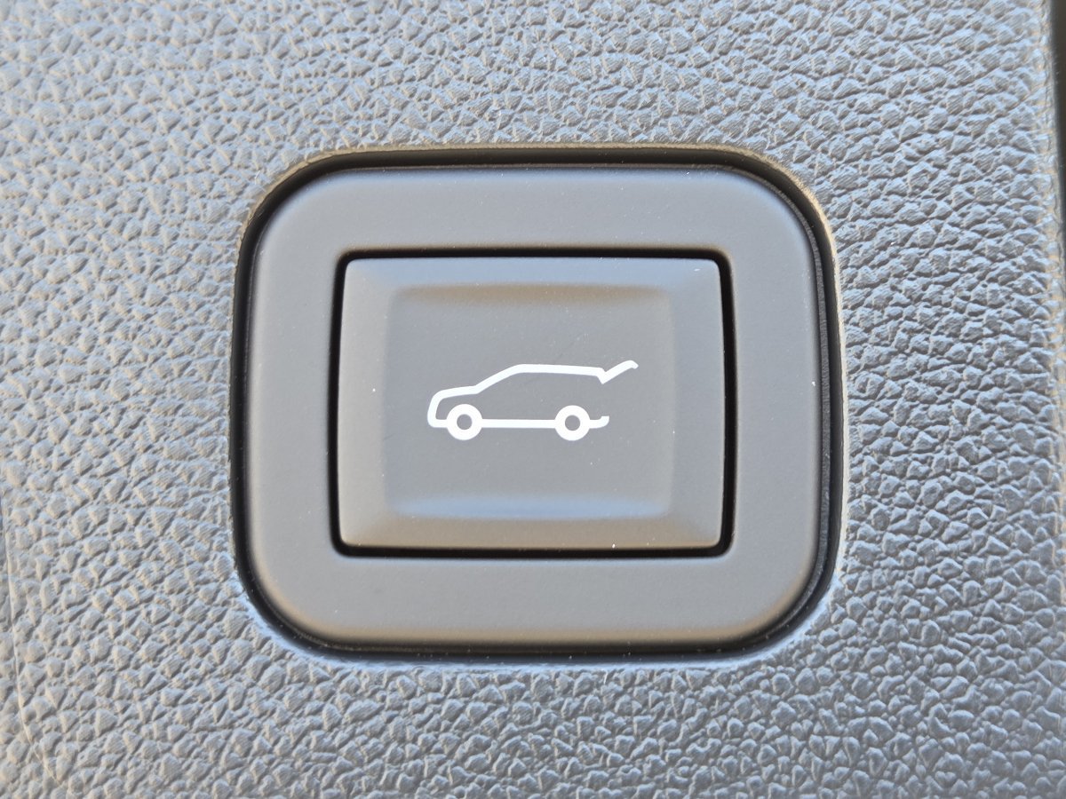 New 2027 Chevrolet Equinox LT w/ Convenience Package II FWD image 24