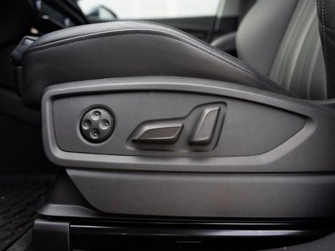 Certified 2025 Audi Q5 2.0T Premium Plus image 20