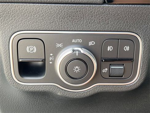 Certified 2025 Mercedes-Benz GLA 250 4MATIC image 18