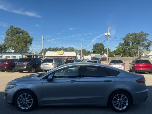 Used 2020 Ford Fusion SE image 2