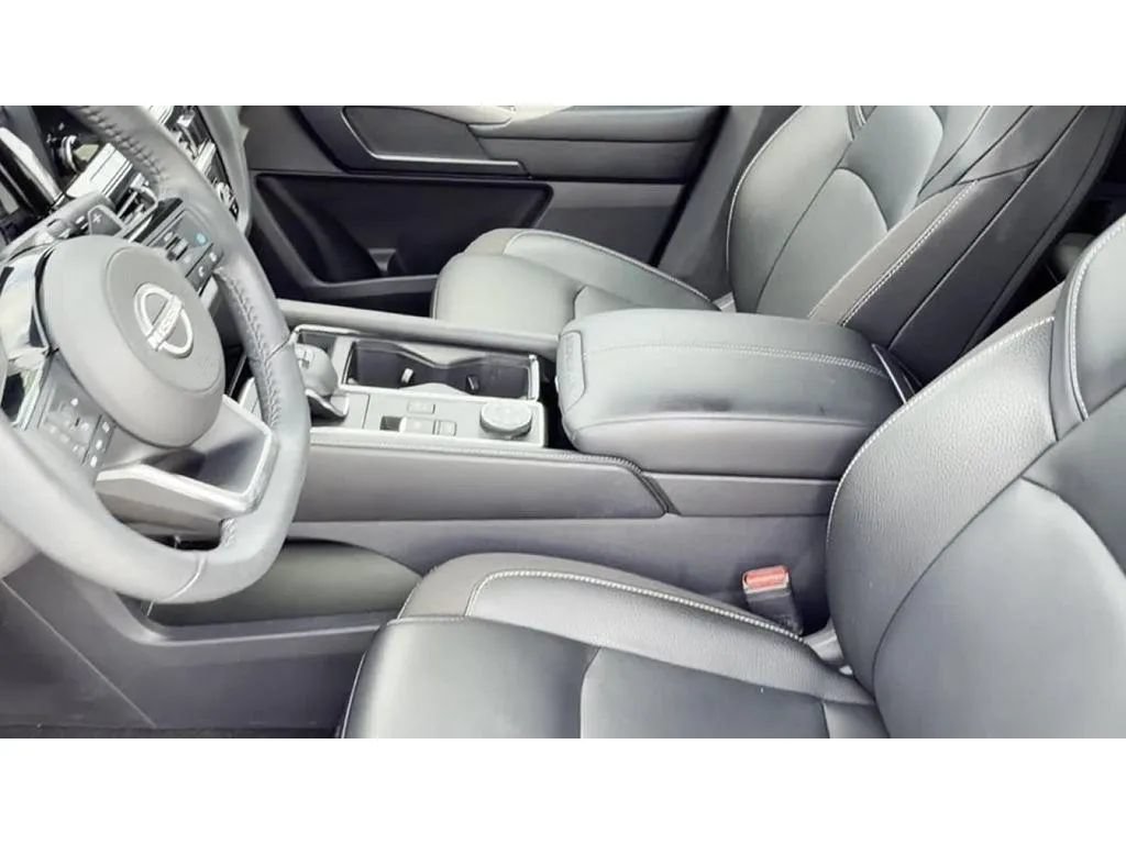 Used 2023 Nissan Pathfinder SL AWD/4WD image 11