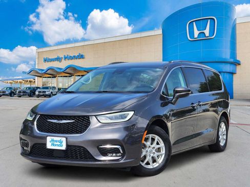 Used 2021 Chrysler Pacifica Touring-L FWD image 1