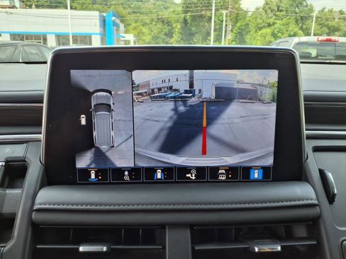 Certified 2021 Chevrolet Suburban Z71 w/ Z71 Off-Road Package image 12