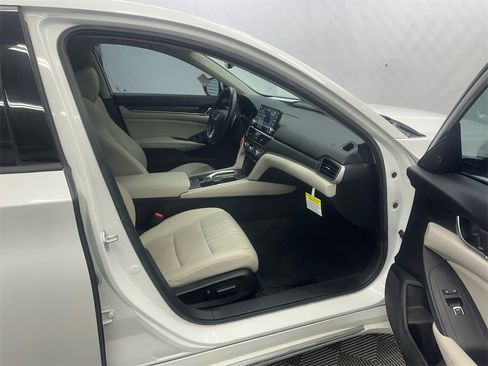 Used 2021 Honda Accord Touring image 15
