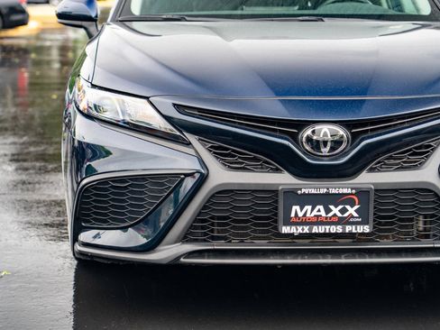 Used 2021 Toyota Camry SE FWD image 5