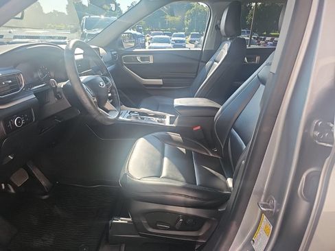 Used 2024 Ford Explorer XLT w/ Equipment Group 202A AWD/4WD image 9
