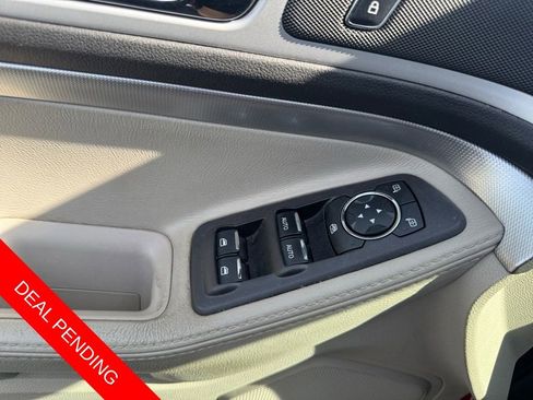Used 2015 Ford Explorer XLT w/ Equipment Group 202A AWD/4WD image 11