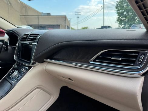 Used 2017 Lincoln Continental Select w/ Technology Package FWD image 26