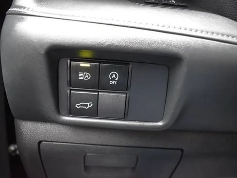 Used 2025 Toyota Highlander LE FWD image 23