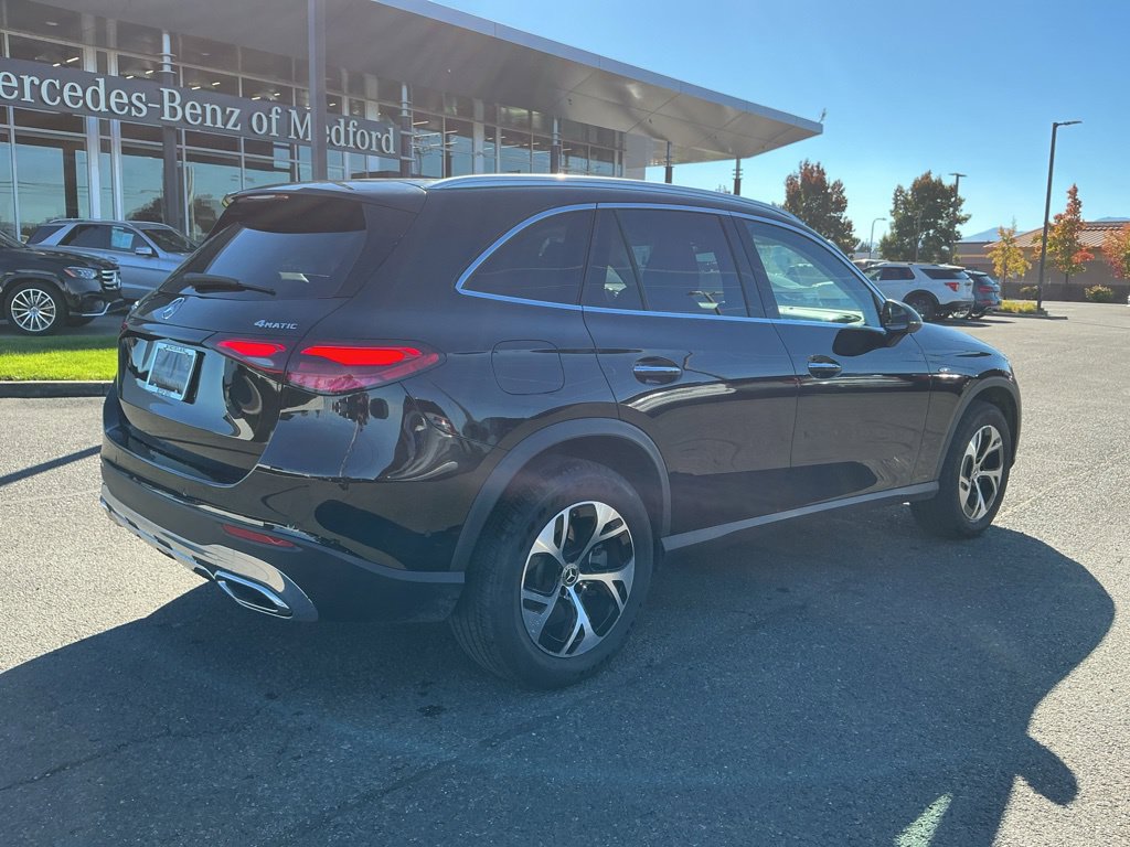 Used 2025 Mercedes-Benz GLC 350e 4MATIC w/ Driver Assistance Package image 5