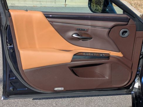 Used 2020 Lexus ES 350 w/ Premium Package image 20