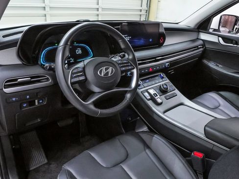 Certified 2025 Hyundai Palisade SEL FWD image 2