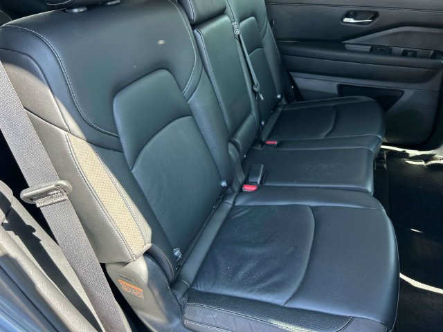 Certified 2025 Nissan Pathfinder SL FWD image 24