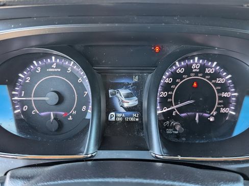 Used 2018 Toyota Avalon XLE image 19