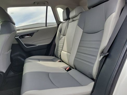 Used 2022 Toyota RAV4 XLE Premium image 20