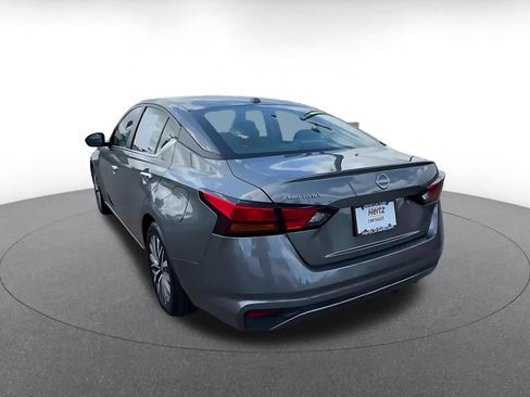Used 2025 Nissan Altima 2.5 SV FWD image 9