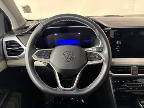 Used 2025 Volkswagen Taos SE AWD/4WD image 18