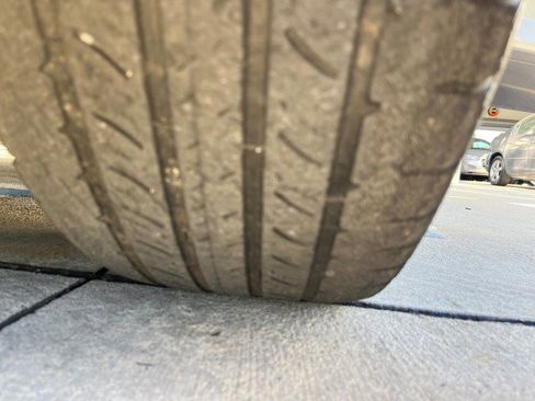 Used 2011 Buick Enclave CXL image 21