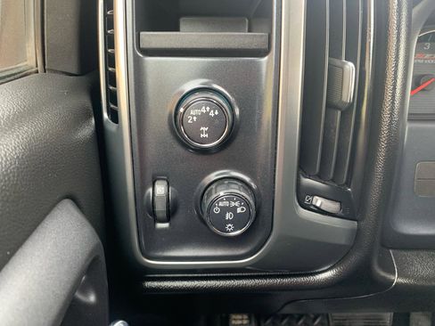 Used 2018 Chevrolet Silverado 1500 LT w/ Texas Edition image 28