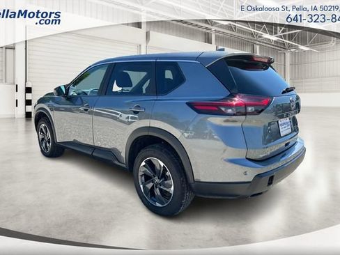 Used 2024 Nissan Rogue SV AWD/4WD image 5