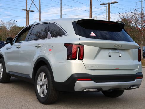 New 2026 Kia Sorento LX image 3