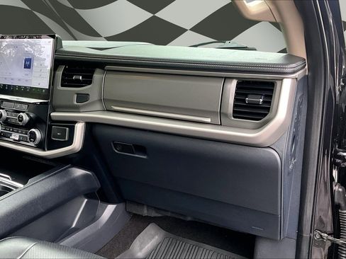 Used 2023 Ford Expedition XLT AWD/4WD image 16