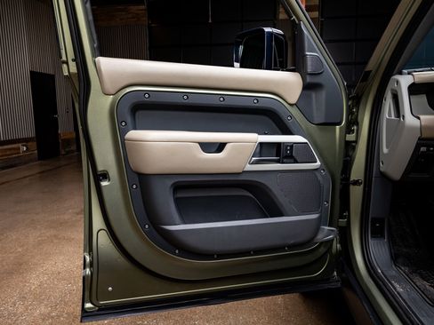 Used 2020 Land Rover Defender 110 HSE image 31