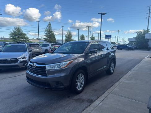 Used 2014 Toyota Highlander LE AWD/4WD image 7