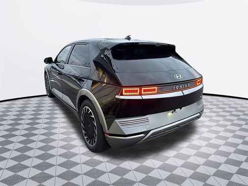 Used 2022 Hyundai Ioniq 5 Limited w/ Cargo Package image 5