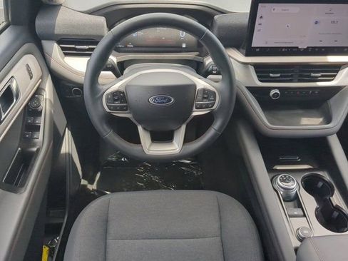 Used 2025 Ford Explorer Active RWD image 14
