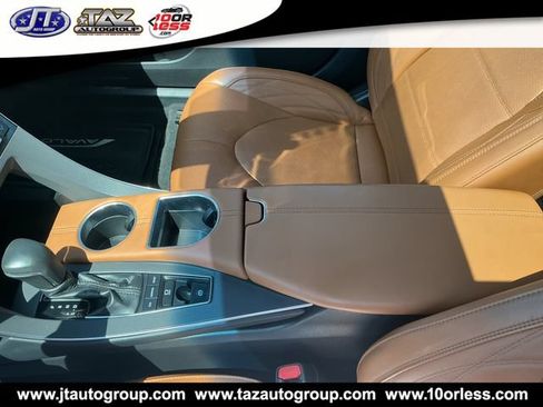 Used 2019 Toyota Avalon Limited w/ All Weather Liner Package FWD image 17