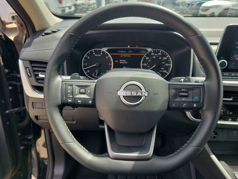 Used 2025 Nissan Rogue SV FWD image 22