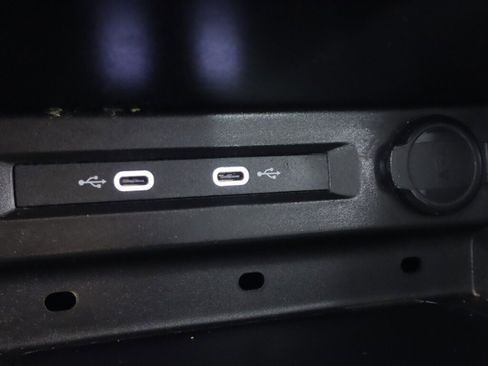 Used 2022 Volkswagen Tiguan SE image 25