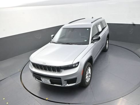 Used 2025 Jeep Grand Cherokee L Laredo AWD/4WD image 13