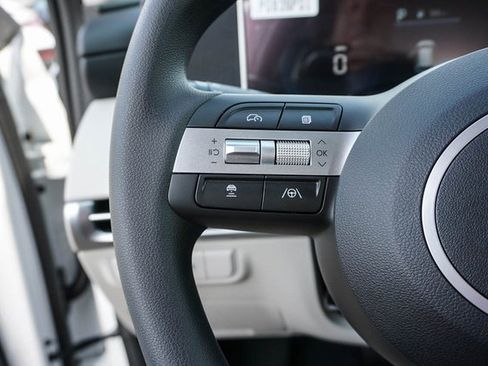 Certified 2025 Hyundai Tucson SE image 18