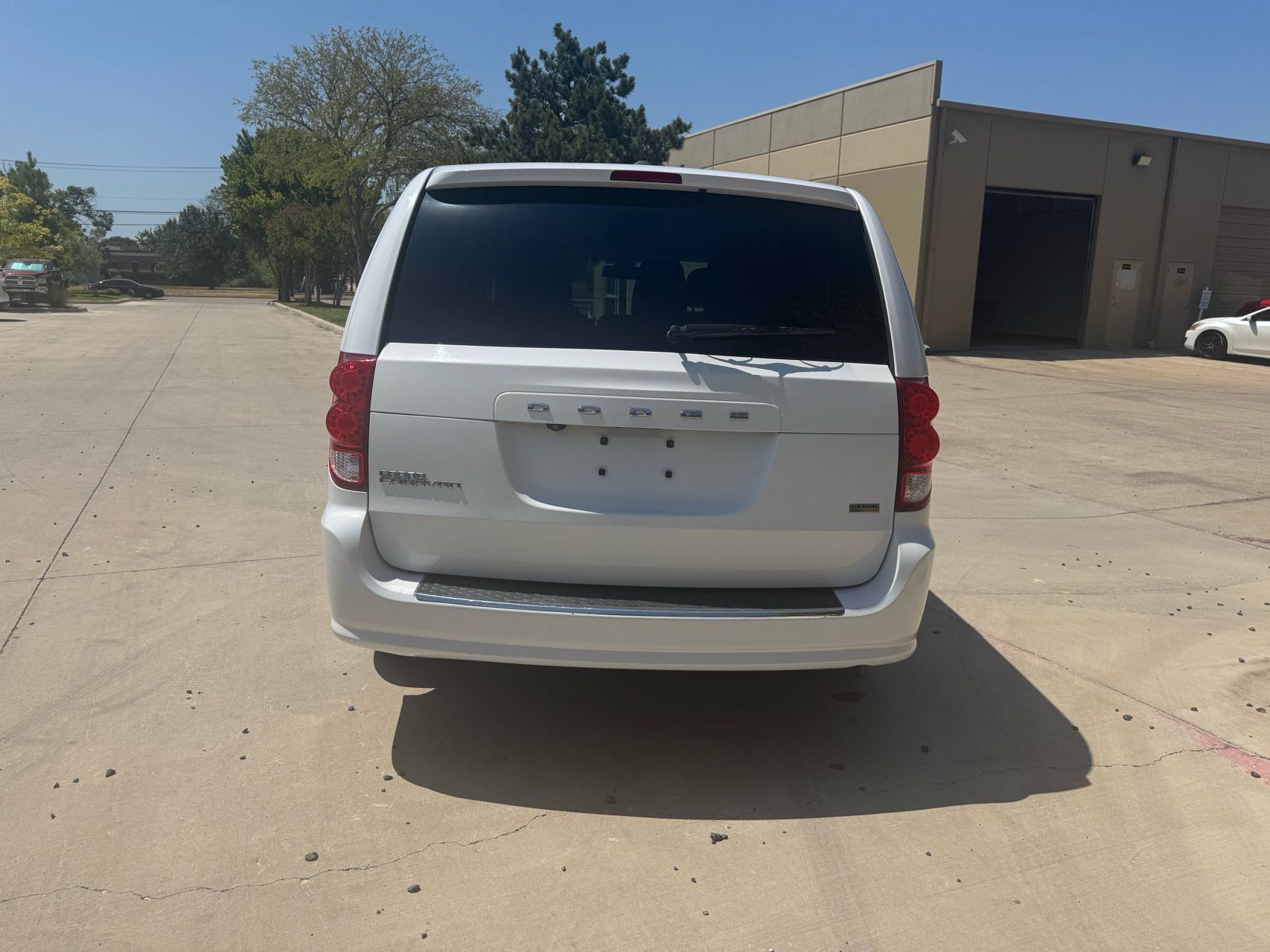Used 2018 Dodge Grand Caravan SE w/ UConnect Hands-Free Group FWD image 3