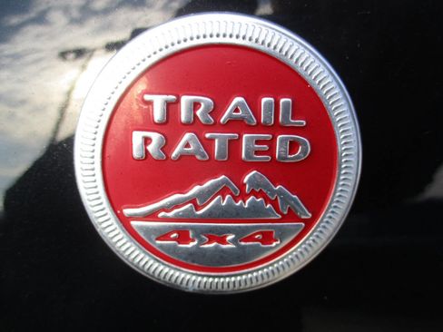 Used 2019 Jeep Cherokee Trailhawk w/ Cold Weather Group image 11