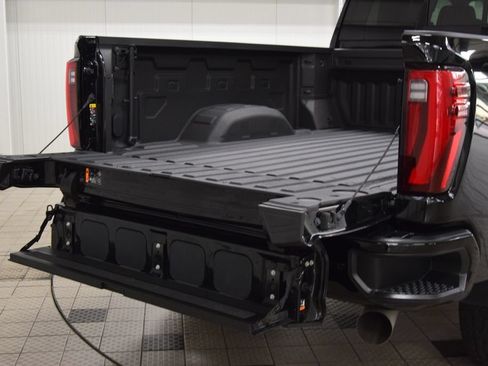 Used 2025 GMC Sierra 2500 Denali w/ Denali Reserve Package AWD/4WD image 26