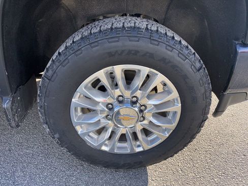 Used 2022 Chevrolet Silverado 2500 High Country image 11