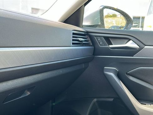 Used 2023 Volkswagen Jetta SE w/ Panoramic Sunroof Package FWD image 18