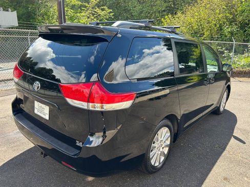 Used 2014 Toyota Sienna XLE AWD/4WD image 5